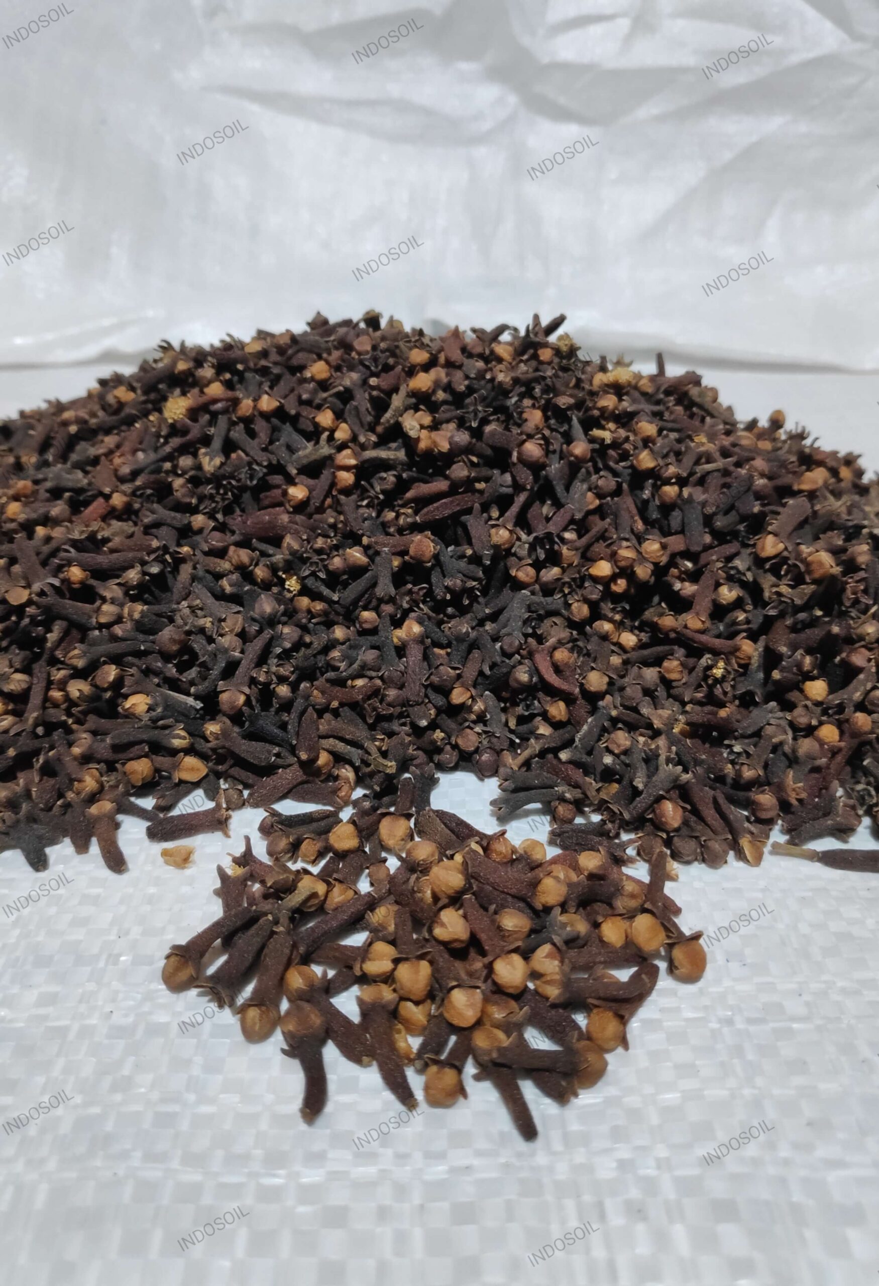 Indonesian whole dried cloves for export